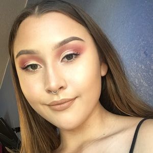 Meet your Posher, Chloe